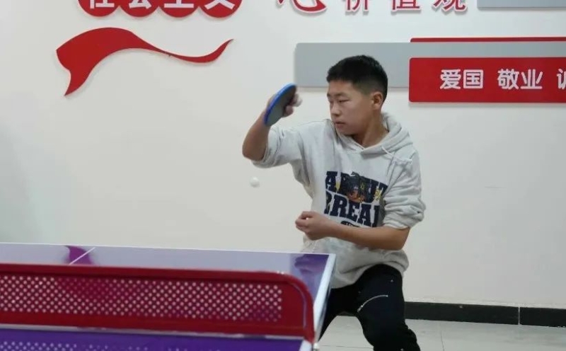 通过前场逼